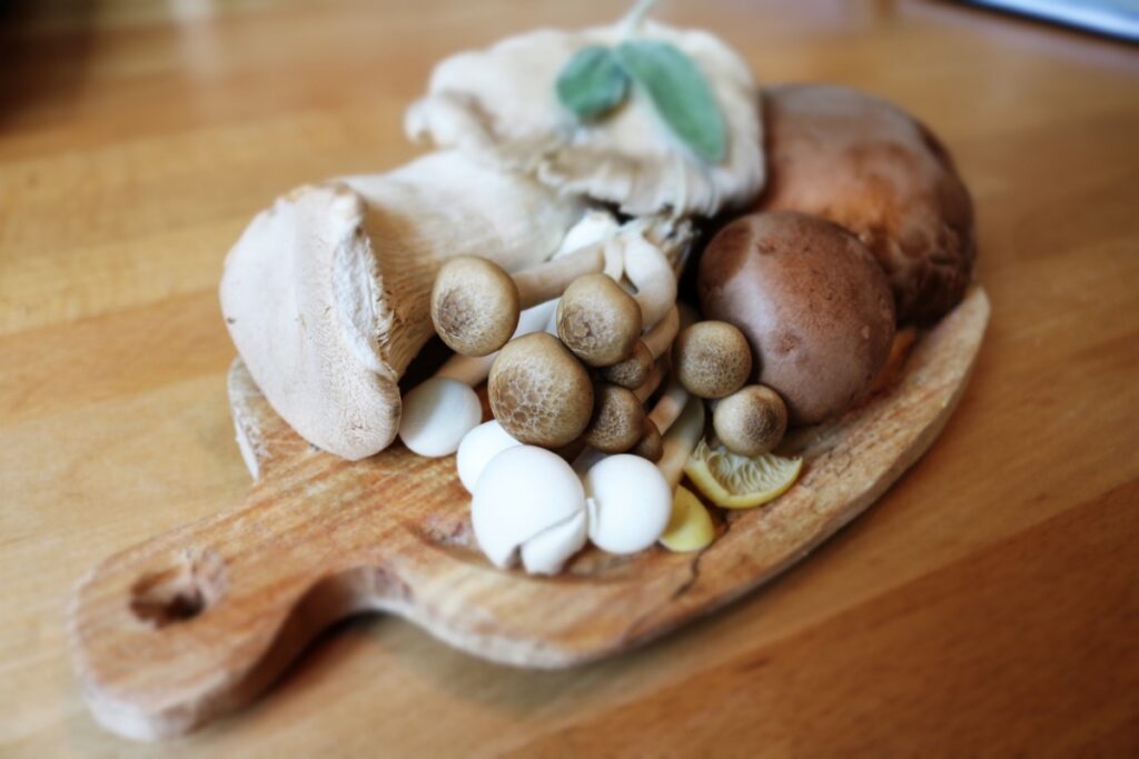 types mushrooms is grown in Canada